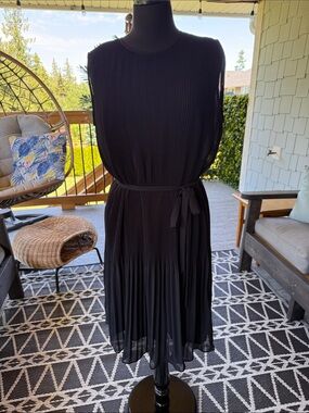 SET | Sleeveless Crinkle Dress